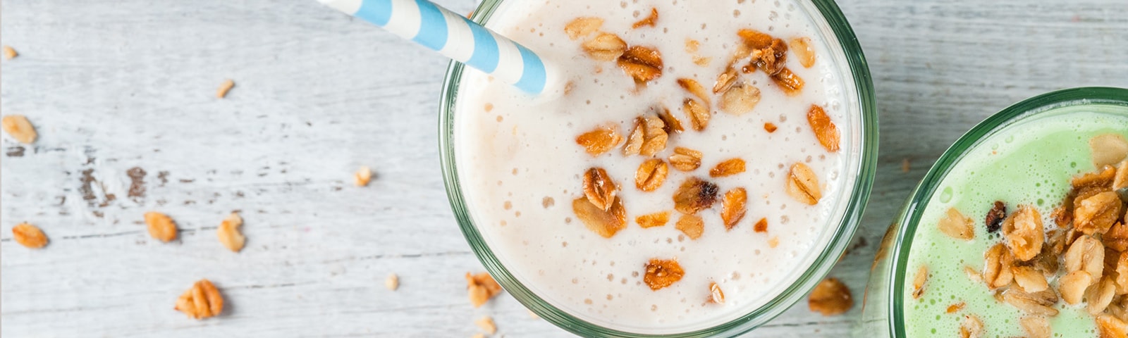 Healthy smoothies with granola Healthy smoothies with granola